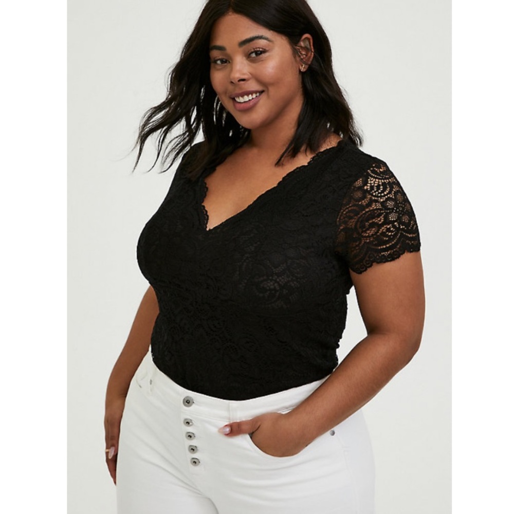 BLACK LACE V-NECK BODYSUIT